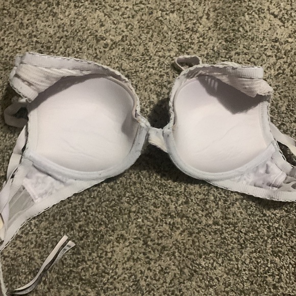 Victoria’s Secret Push up Bra - Picture 2 of 4